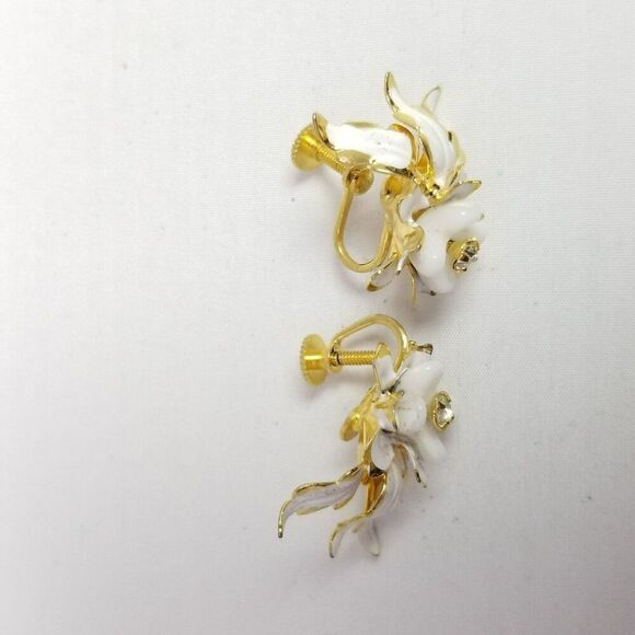 Vintage Made in Austria Earrings White Enamel Flower Floral Clip On Screw Back - Picture 3 of 8